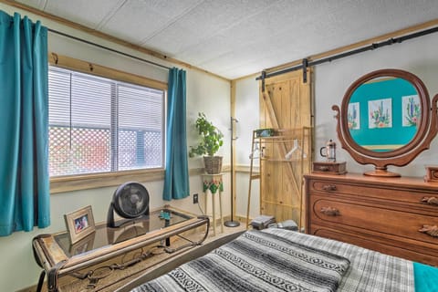 1 bedroom, desk, iron/ironing board, internet