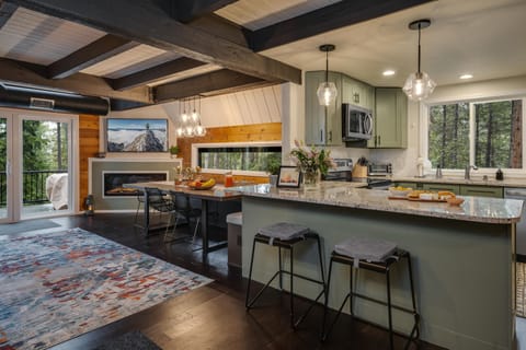 Perfect spot for group- large sunny chef's kitchen, with a breakfast bar + nook