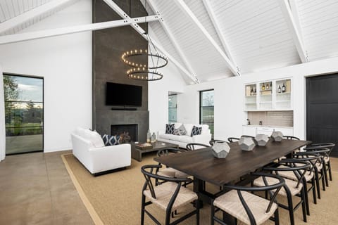 Welcome to Deux Vert! Please enjoy our spacious one of kind luxury rental in the heart of Oregon wine country.