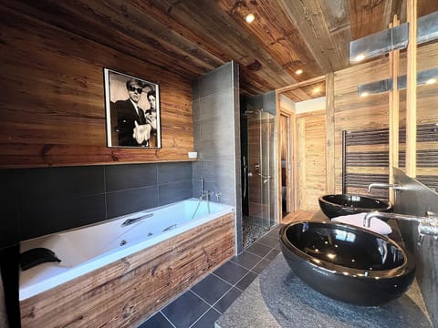 Bathtub, jetted tub, hair dryer, towels