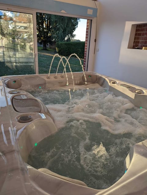 Indoor spa tub