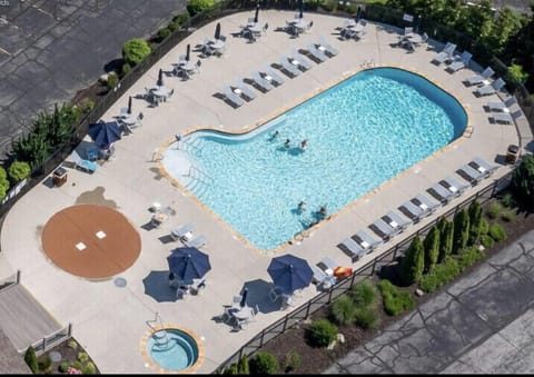 Outdoor pool, a heated pool