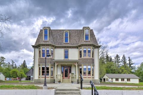 Quilcene Vacation Rental | 4BR | 2BA | Step-Free Entry Via Ramp | 5,000 Sq Ft