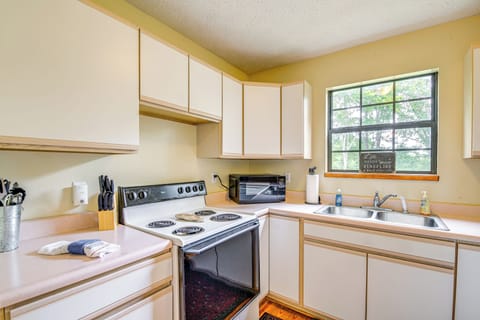 Kitchen | Cooking Basics Supplied | 1st Floor