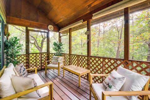 Sevierville Vacation Rental | 2BR | 2BA | 1,058 Sq Ft | Stairs Required