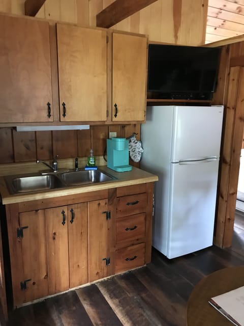 Private kitchen | Fridge, microwave, oven, stovetop