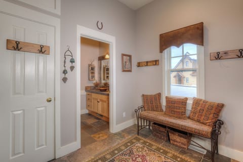 Entryway | Lower Level