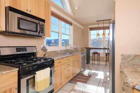 Cook your favorite dish | Main Level