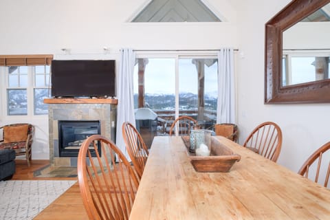 Enjoy the views while you dine | Main Level