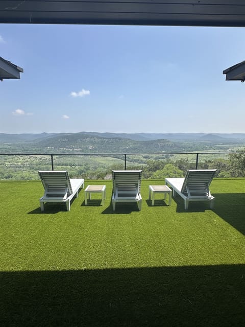 Unparalleled views of the Texas Hill Country and Frio River valley