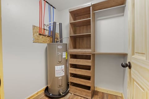 Walk-in closet in bedroom 2