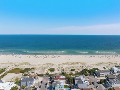 Beach nearby, sun loungers, beach towels