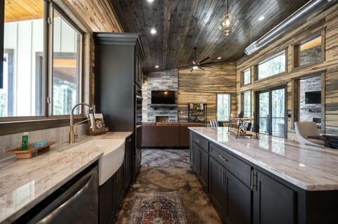 Fully equipped kitchen.