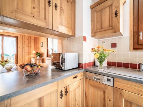 Cabinetry, Countertop, Furniture, Building, Wood, Plant, Kitchen Sink, Kitchen, Houseplant, Interior Design