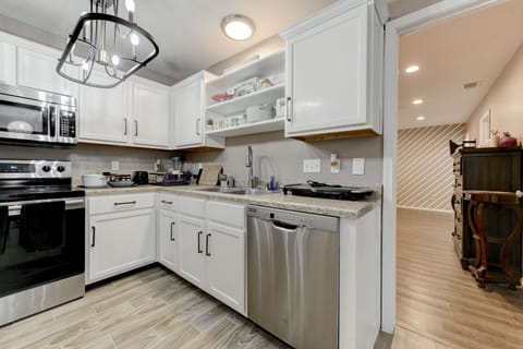 2 master bedroom suites on first floor