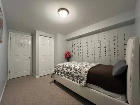 6 bedrooms, in-room safe, desk, travel crib