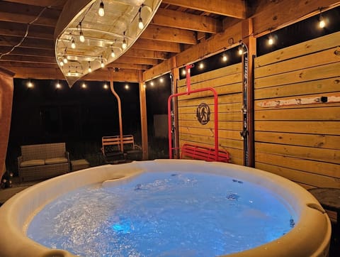 Indoor spa tub