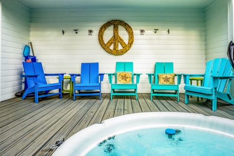 Indoor spa tub