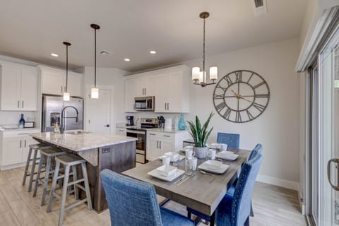 Dining Table for 6 plus seating at the bar