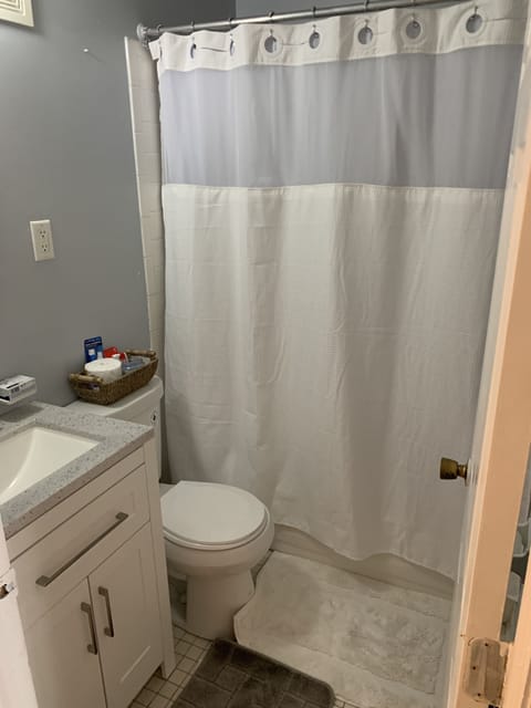 Combined shower/tub