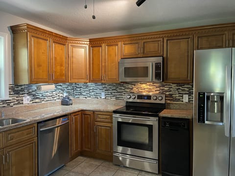 Fridge with filtered water, ice maker, oven, stovetop & blender 