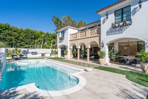 Villa Gemma by LuxJB: LA's finest vacation villas & mansion rentals by owners.