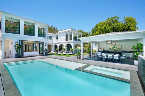 Villa Colette by LuxJB: LA's finest vacation villas & mansion rentals by owners.