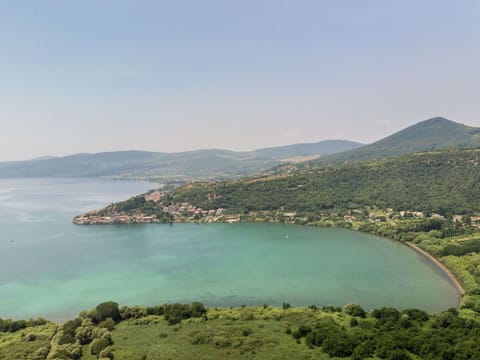 Water Resources, Water, Body Of Water, Natural Landscape, Coast, Coastal And Oceanic Landforms, Bank, Hill, Highland, Watercourse