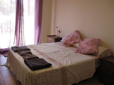 3 bedrooms, iron/ironing board, travel crib, free WiFi