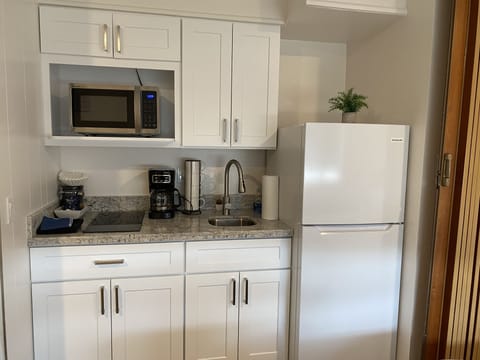 Fridge, microwave, stovetop, coffee/tea maker