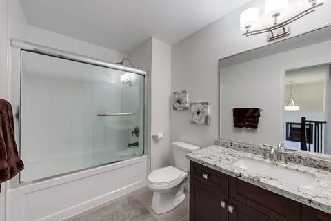 Combined shower/tub