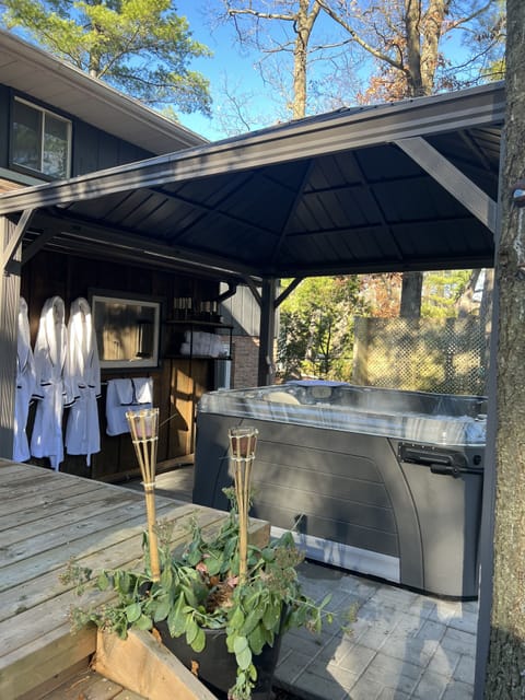 Outdoor spa tub