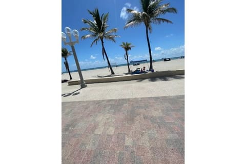 Beach nearby, sun loungers, beach towels