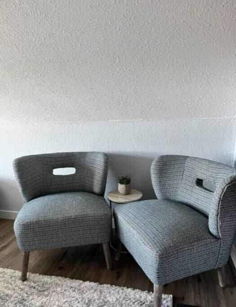 Full bedroom-sitting area