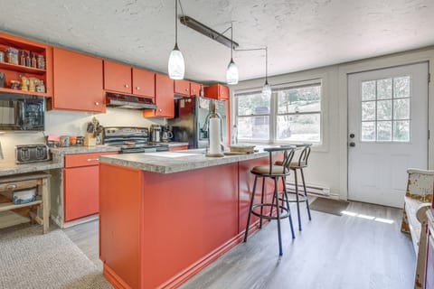 Kitchen | Cooking Basics | Coffee Maker | Paper Towels/Trash Bags Provided