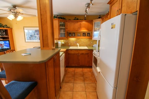 Private kitchen | Fridge, microwave, oven, coffee/tea maker