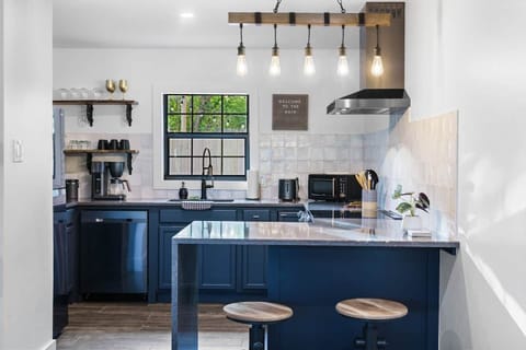 Beautifully appointed kitchen with bar top