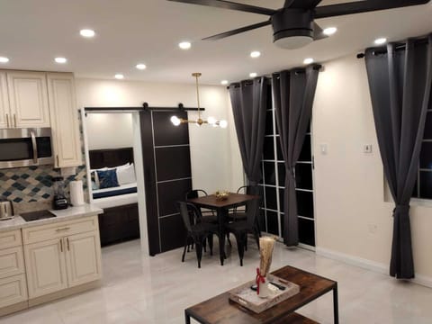 Private kitchen | Fridge, microwave, stovetop, coffee/tea maker