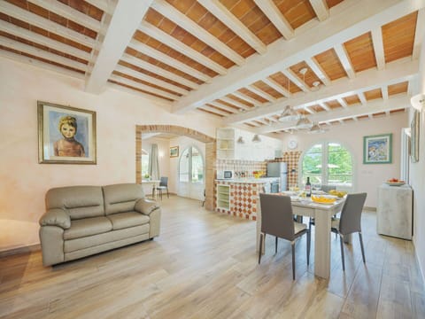 Table, Furniture, Property, Wood, Couch, Architecture, Studio Couch, Floor, Flooring, Chair