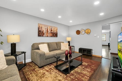 Living area | Smart TV, video games, stereo