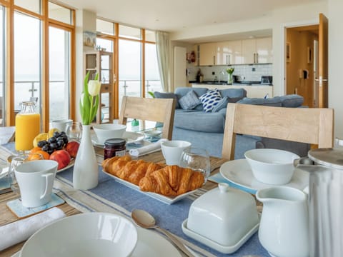 Convenient dining area | Apartment 22 - Horizon View, Westward Ho!