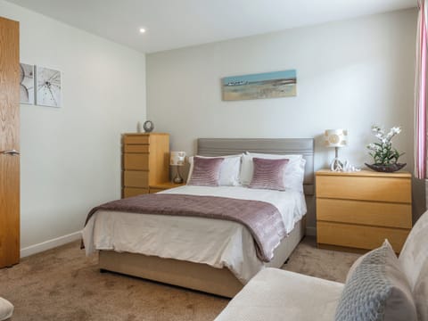 Comfortable double bedroom | Apartment 22 - Horizon View, Westward Ho!