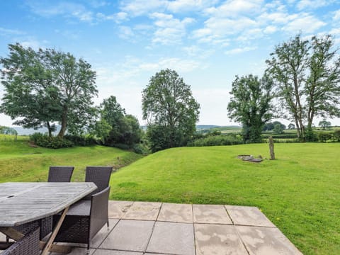 Terrace | Ty Nant - Cennen Cottages at Blaenllynnant, Gwynfe, Llangadog