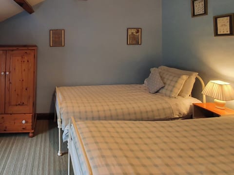 Twin bedroom | Delph House - Grange Farm Cottages, Draughton, Skipton