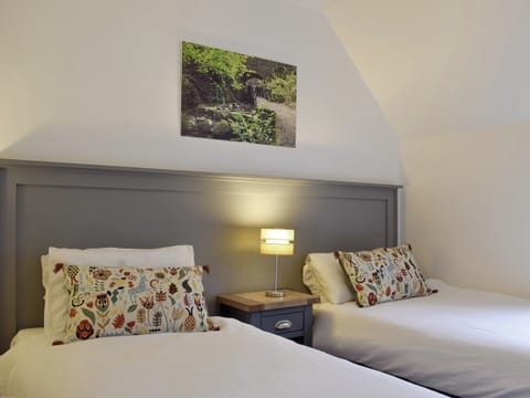Twin bedroom | Coachman’s Cottage, Falkland