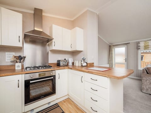 Well equipped and well-fitted kitchen | Thistle Lodge, Auchterarder