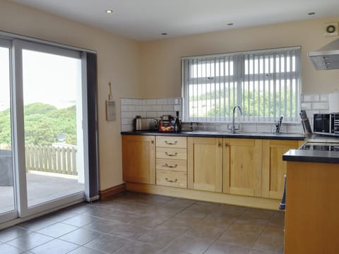Well equipped kitchen | 7 Military Drive - Military Drive, Portpatrick, near Stranraer