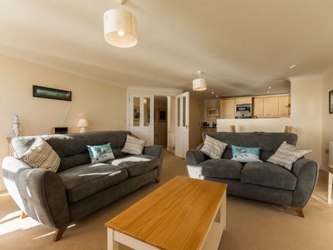 Comfortable living room | 13 Great Cliff - Great Cliff, Dawlish