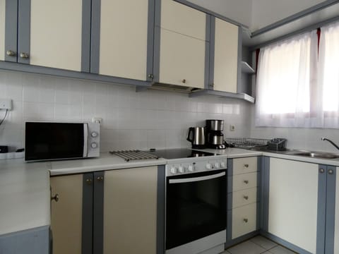 spacious and fully equipped kitchen