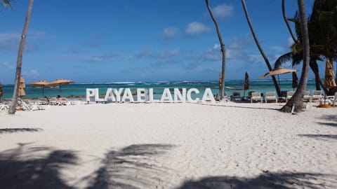 Beach nearby, sun loungers, beach towels